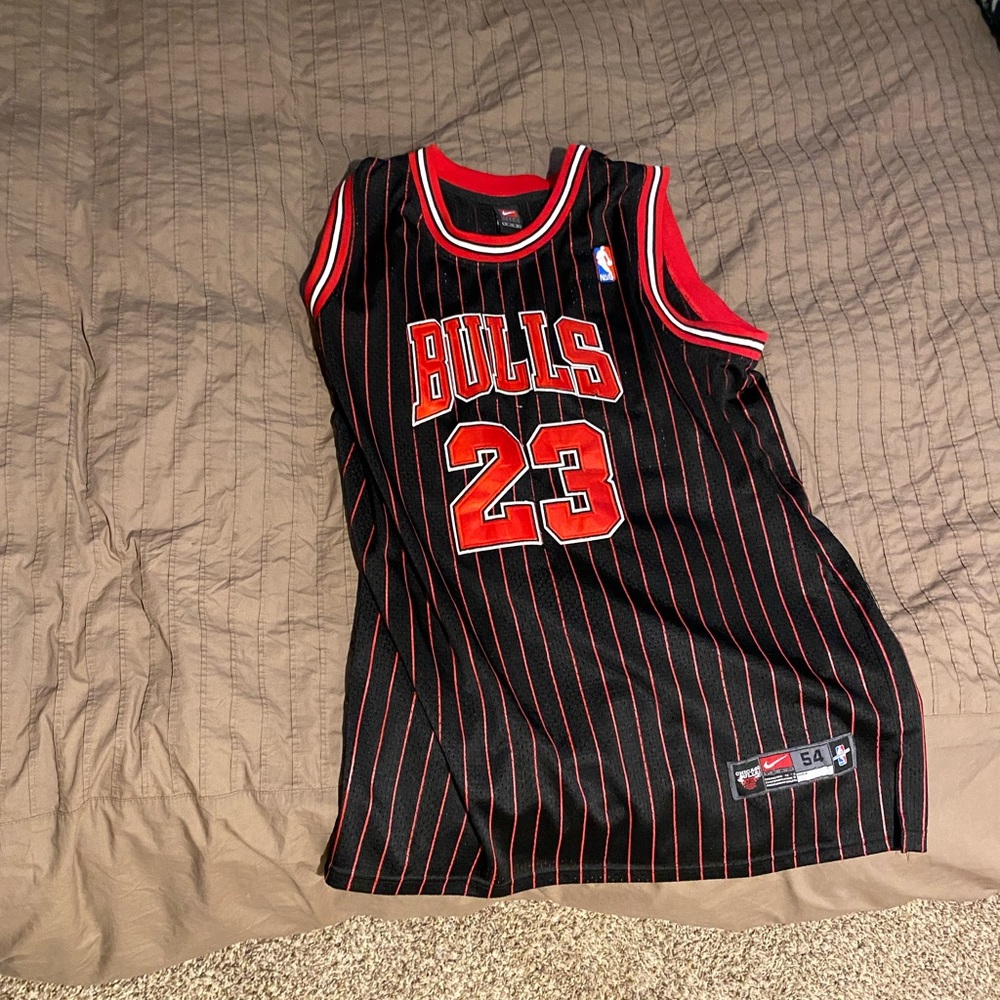 Micheal Jordan Bulls Nike jersey (never worn)